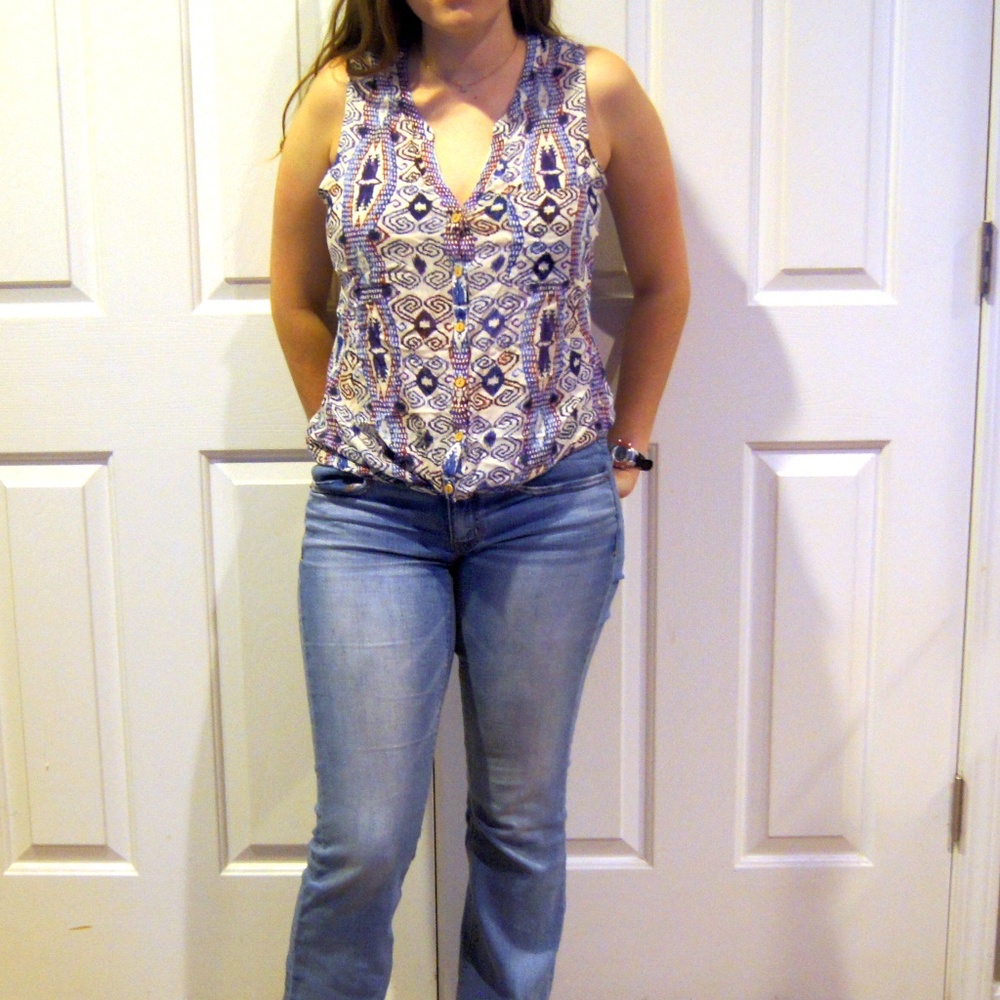 Sleeveless Comfy Self-Tie Tribal Button-Down